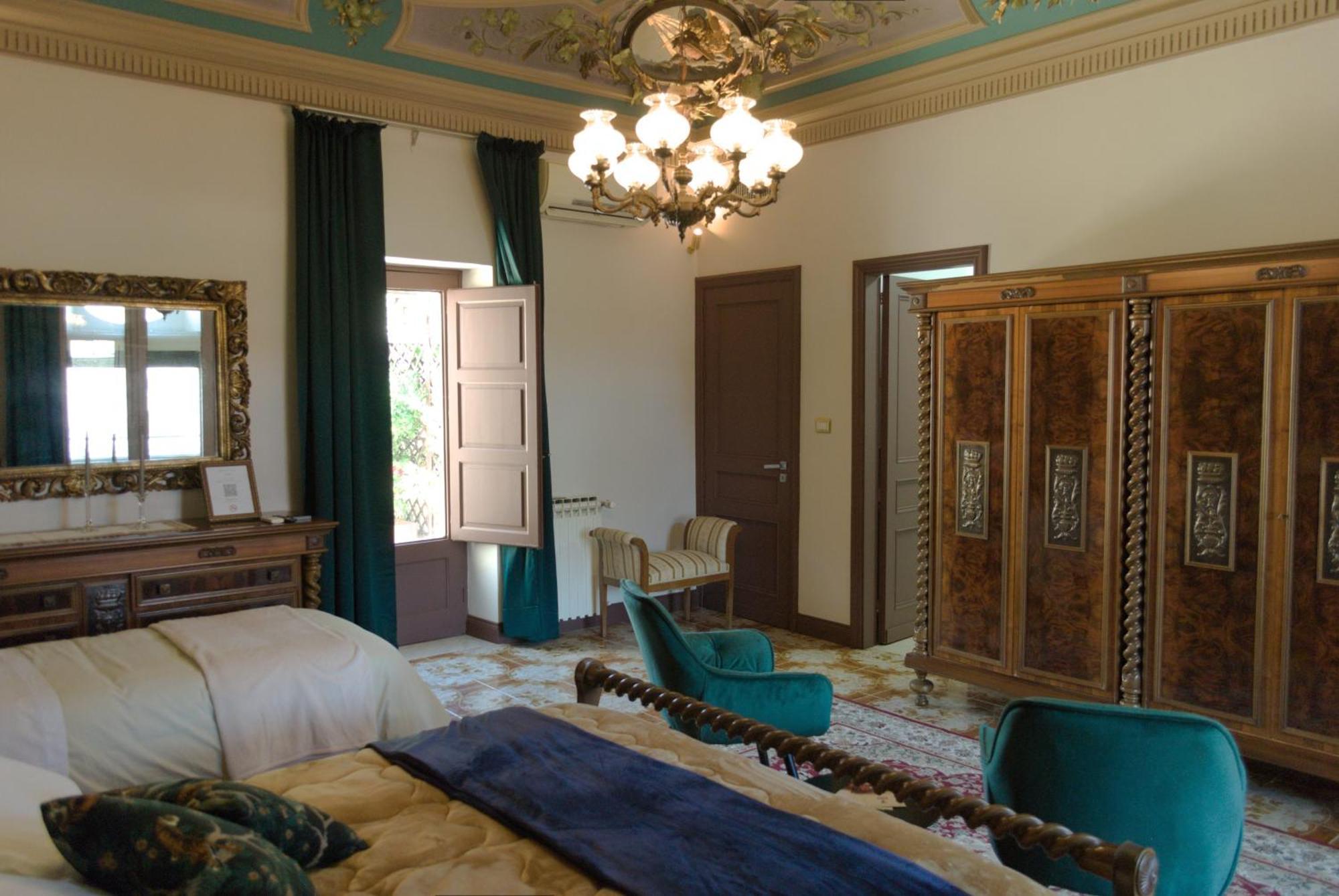 Allure Palace Ачиреале Экстерьер фото